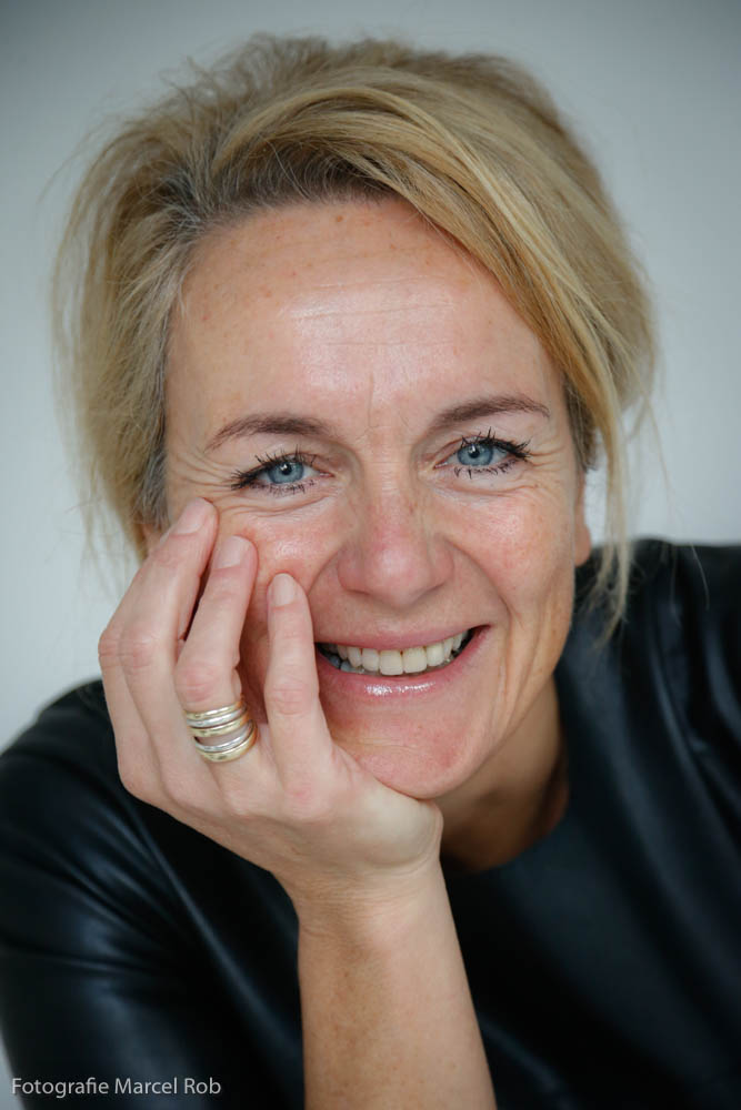 You can choose the front row, or the third ...